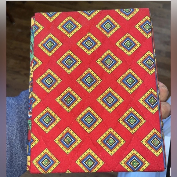 VERA BRADLEY QUILTED PICTURE FRAME PHOTO BOOK 4x6 VILLA RED - Picture 1 of 4